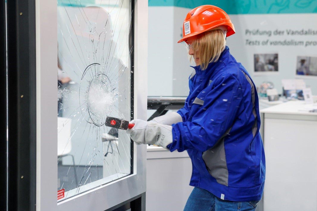 Handwerk LIVE, IFT Rosenheim, test vandalizma / foto: Messe Düsseldorf / Tillman