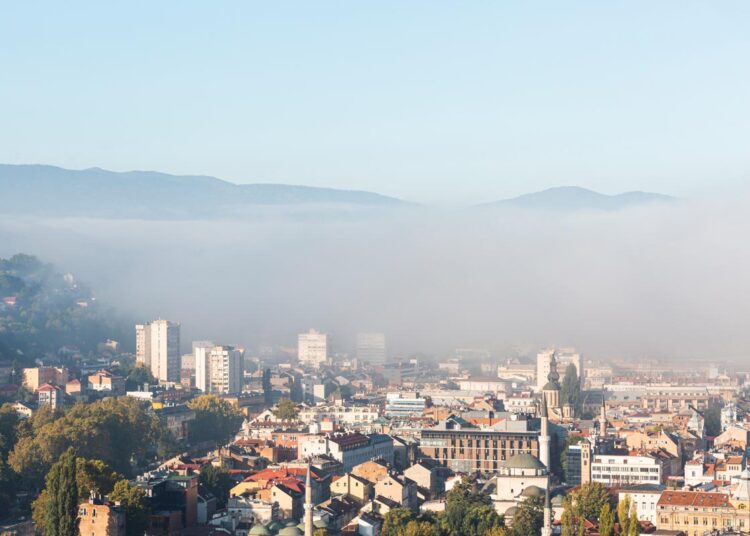 Zagađen vazduh u gradskoj sredini / foto: freepik.com