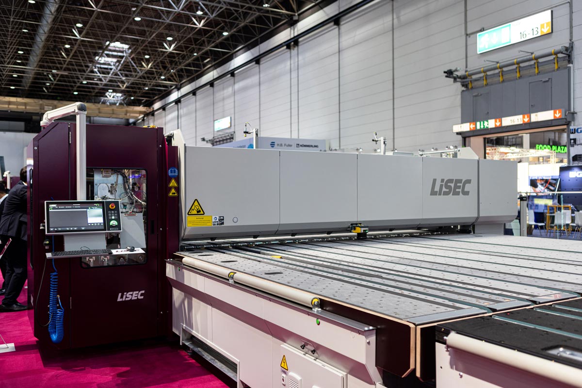 LiSEC mašina za sečenje laminiranog stakla na sajmu glasstec 2024 / foto: LiSEC